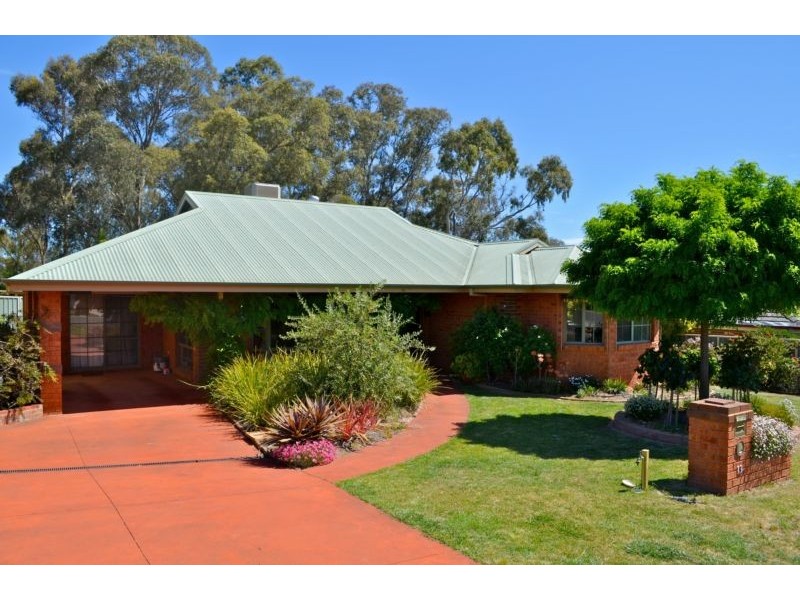 13 Lauren Court, Kangaroo Flat VIC 3555