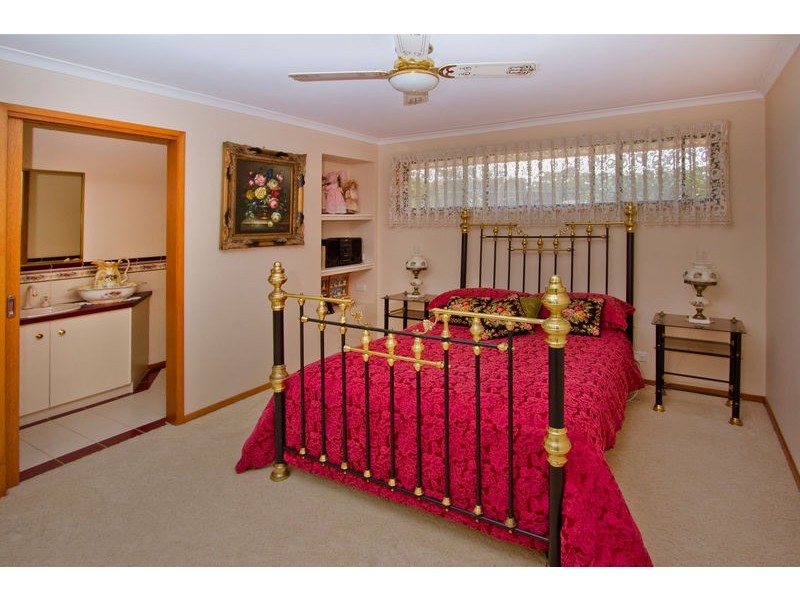 14 Sydenham Avenue, White Hills VIC 3550