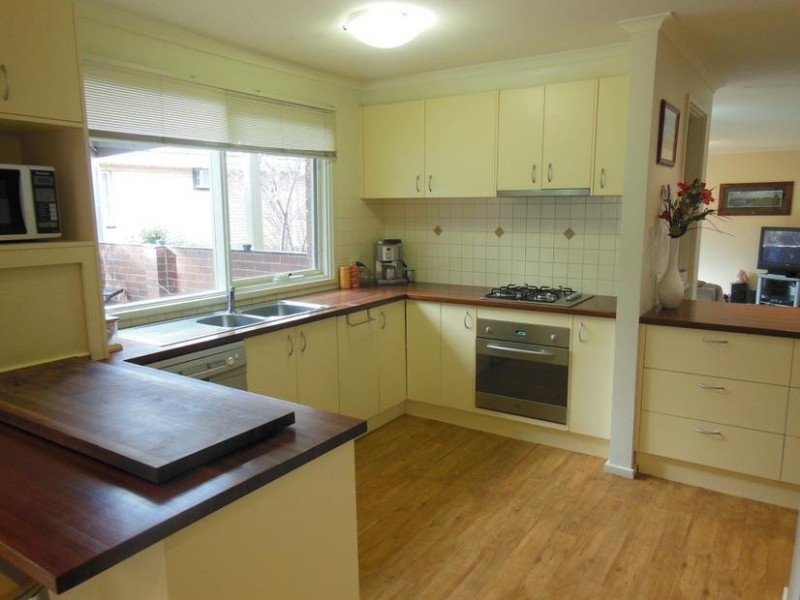 65 Putnam Avenue, Strathdale VIC 3550