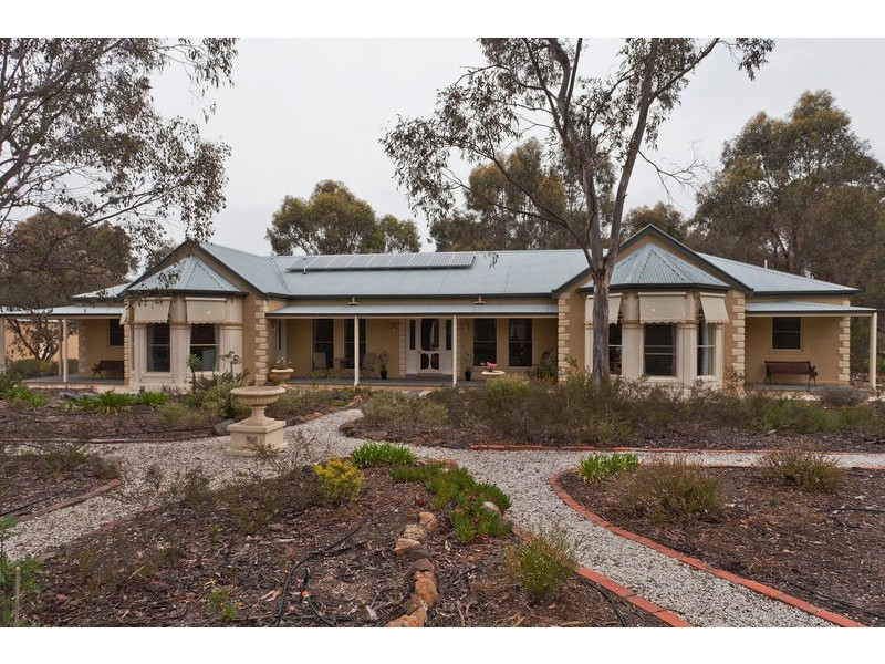 14 Tandarri Road, Junortoun VIC 3551