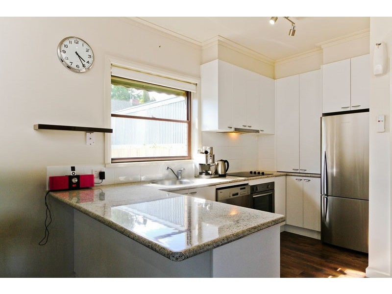 1/5 Clarence Avenue, Kennington VIC 3550