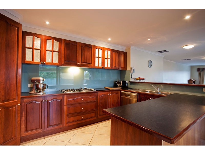 8 Northmoor Drive, Strathdale VIC 3550