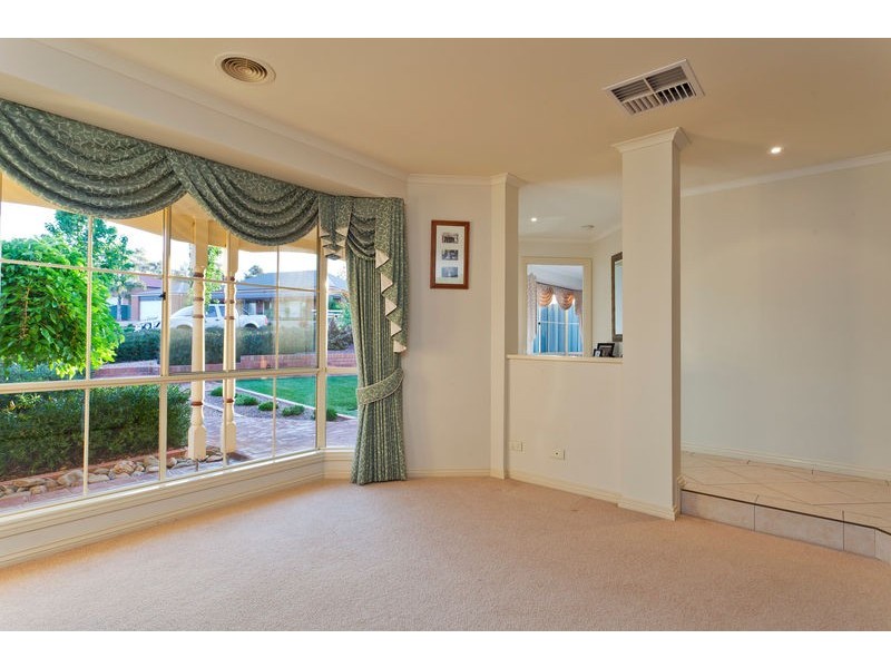 8 Northmoor Drive, Strathdale VIC 3550