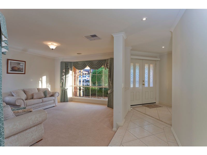 8 Northmoor Drive, Strathdale VIC 3550