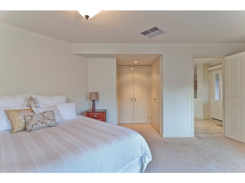 8 Northmoor Drive, Strathdale VIC 3550