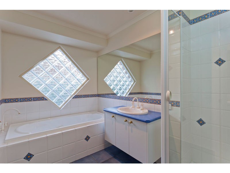 8 Northmoor Drive, Strathdale VIC 3550