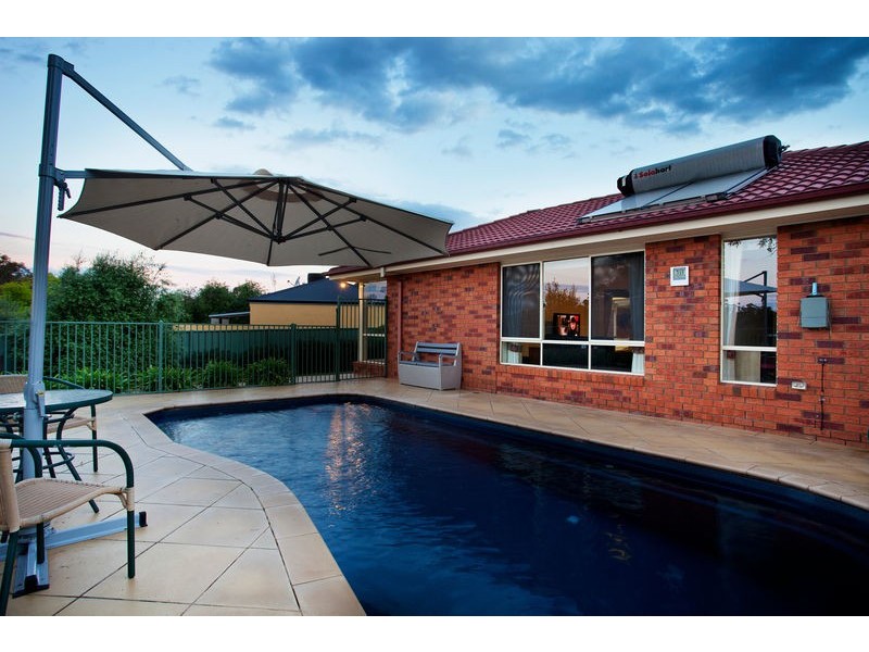 8 Northmoor Drive, Strathdale VIC 3550