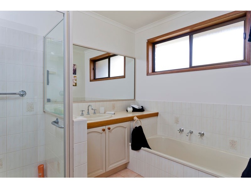 2/1 Jackman Court, East Bendigo VIC 3550