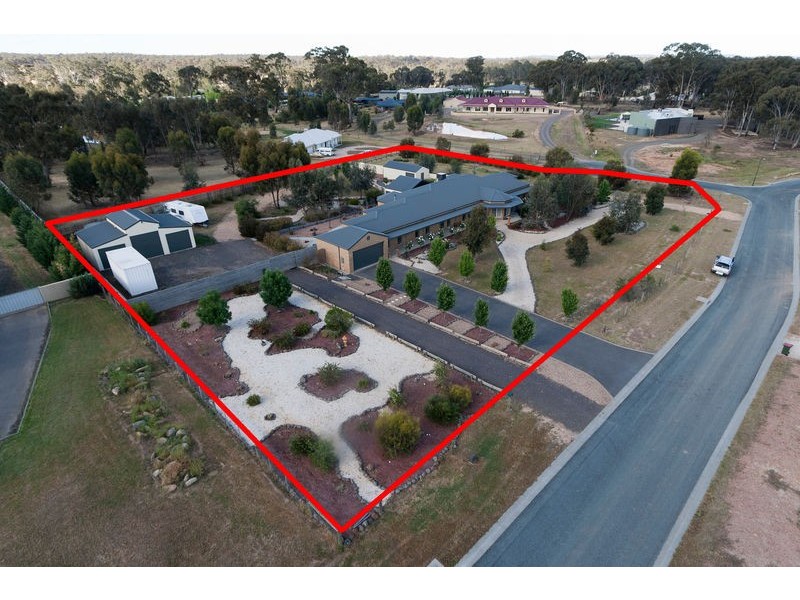 4 Leslie Place, Junortoun VIC 3551