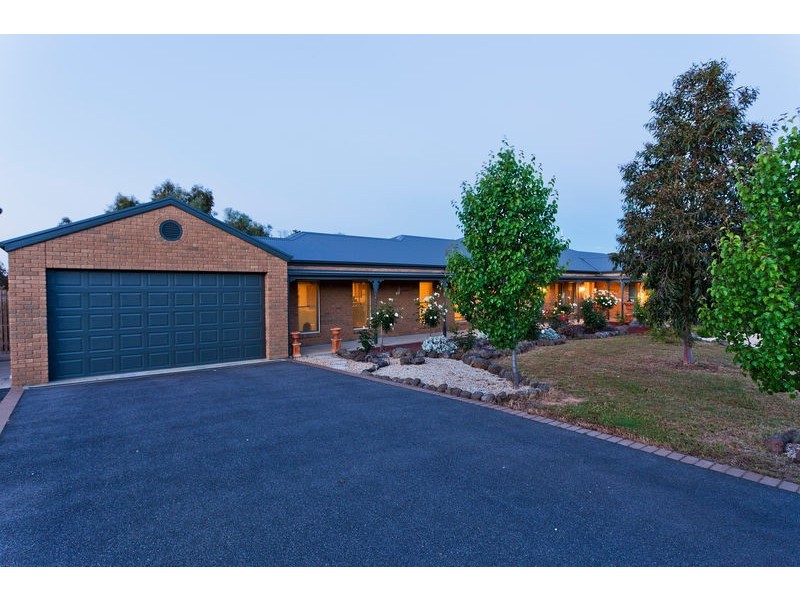 4 Leslie Place, Junortoun VIC 3551