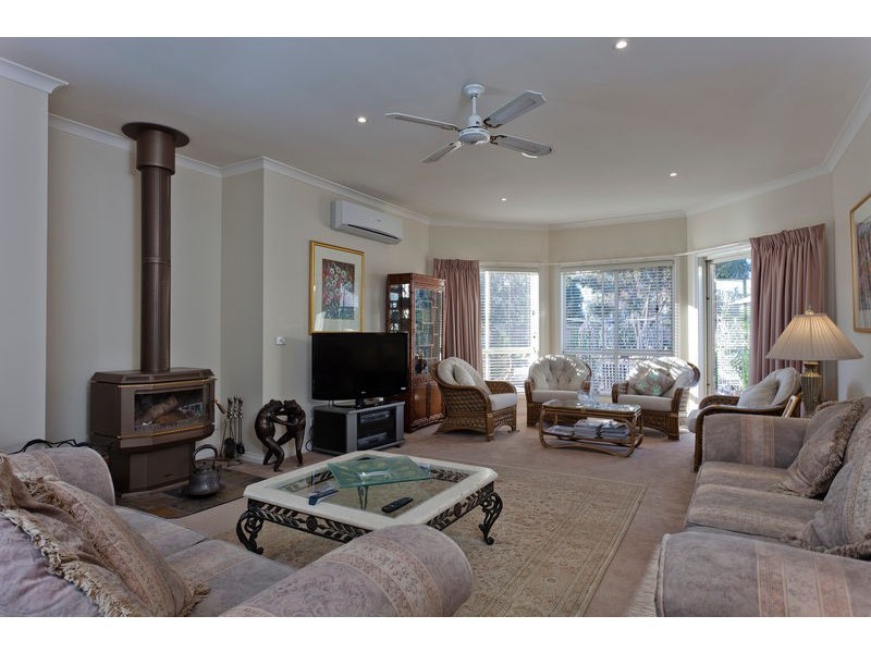 4 Leslie Place, Junortoun VIC 3551