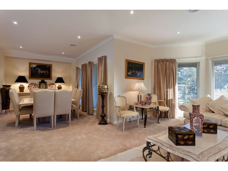 4 Leslie Place, Junortoun VIC 3551