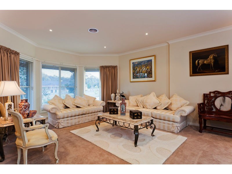4 Leslie Place, Junortoun VIC 3551
