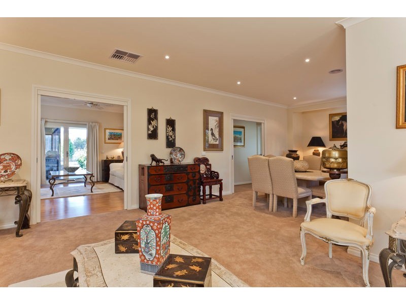 4 Leslie Place, Junortoun VIC 3551