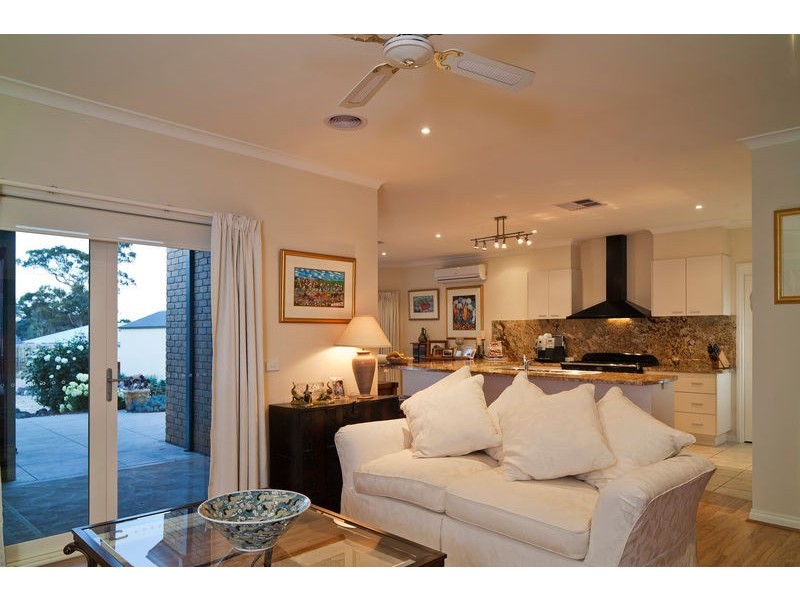 4 Leslie Place, Junortoun VIC 3551