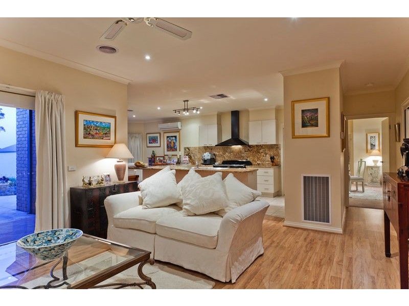 4 Leslie Place, Junortoun VIC 3551