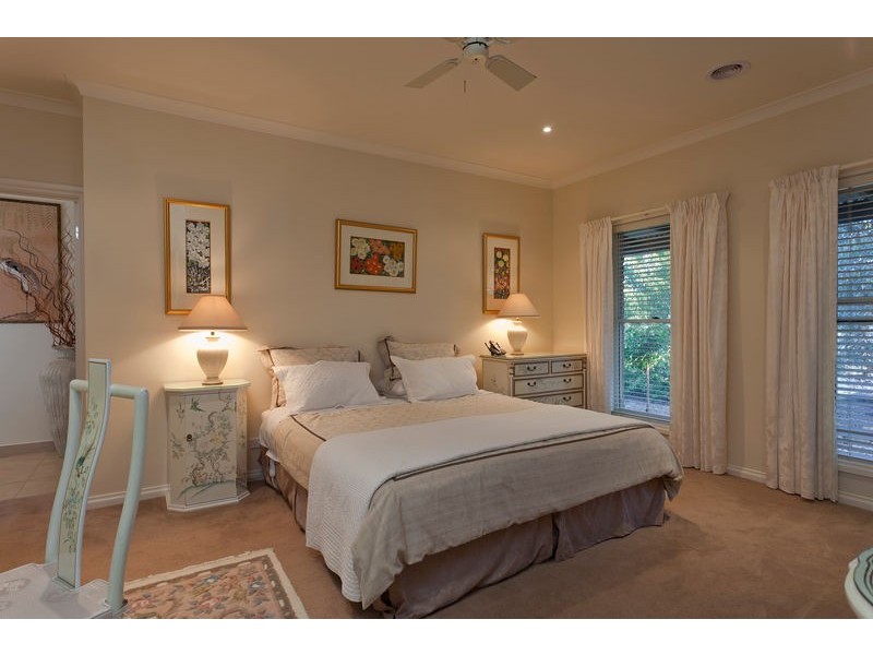 4 Leslie Place, Junortoun VIC 3551