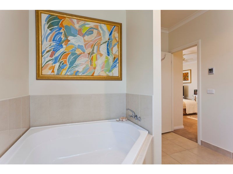 4 Leslie Place, Junortoun VIC 3551