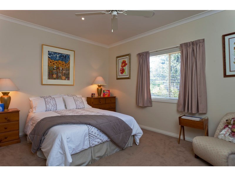 4 Leslie Place, Junortoun VIC 3551