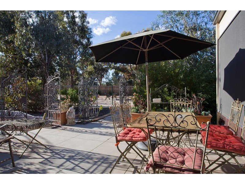4 Leslie Place, Junortoun VIC 3551