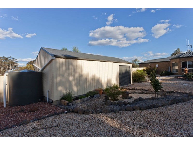 4 Leslie Place, Junortoun VIC 3551
