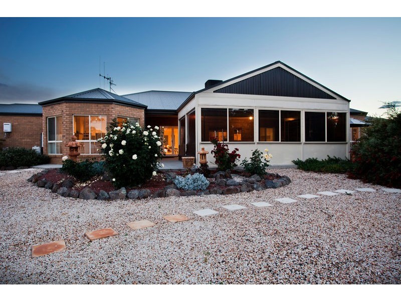 4 Leslie Place, Junortoun VIC 3551