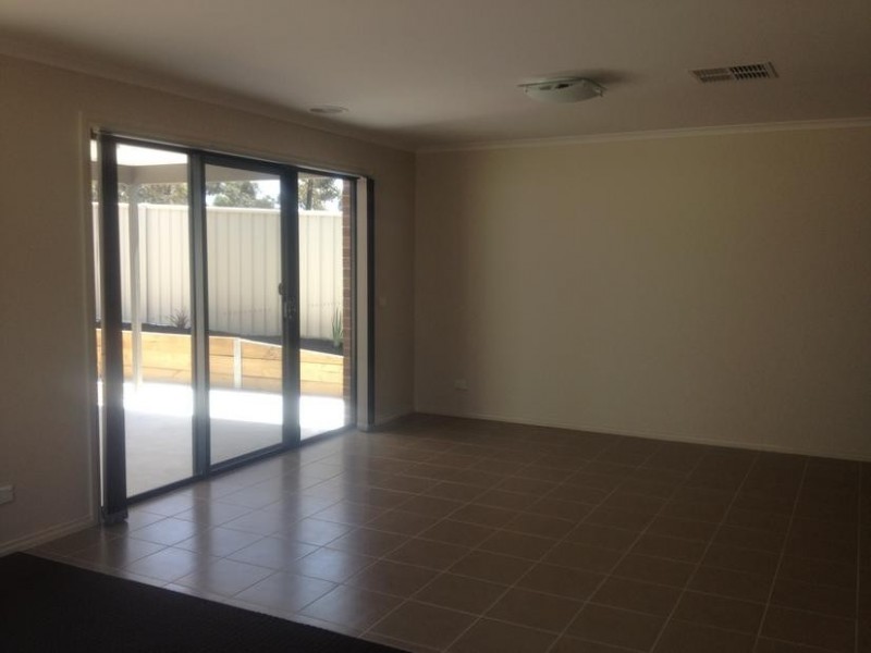 43 Mannagum Drive, Epsom VIC 3551