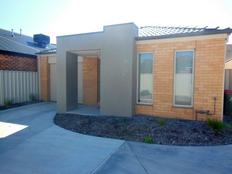 2/6A Barnett Drive, Kangaroo Flat VIC 3555