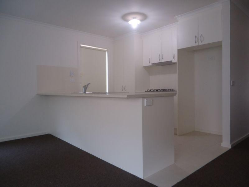 2/6A Barnett Drive, Kangaroo Flat VIC 3555