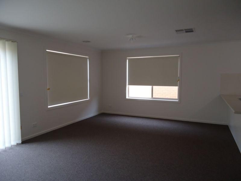 2/6A Barnett Drive, Kangaroo Flat VIC 3555