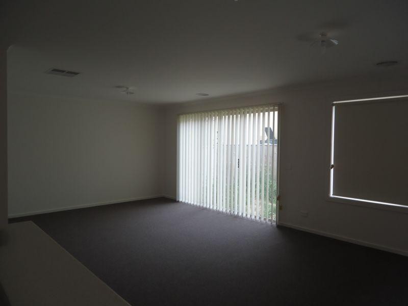 2/6A Barnett Drive, Kangaroo Flat VIC 3555