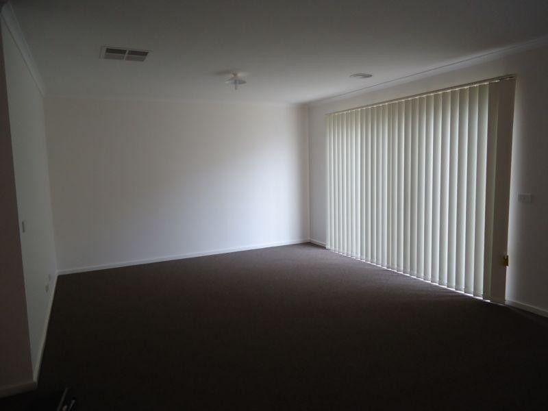 2/6A Barnett Drive, Kangaroo Flat VIC 3555