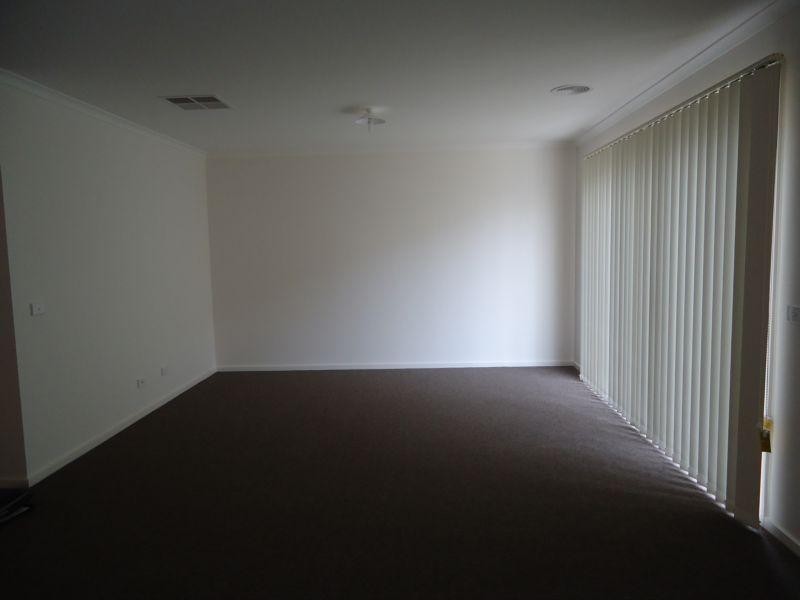 2/6A Barnett Drive, Kangaroo Flat VIC 3555