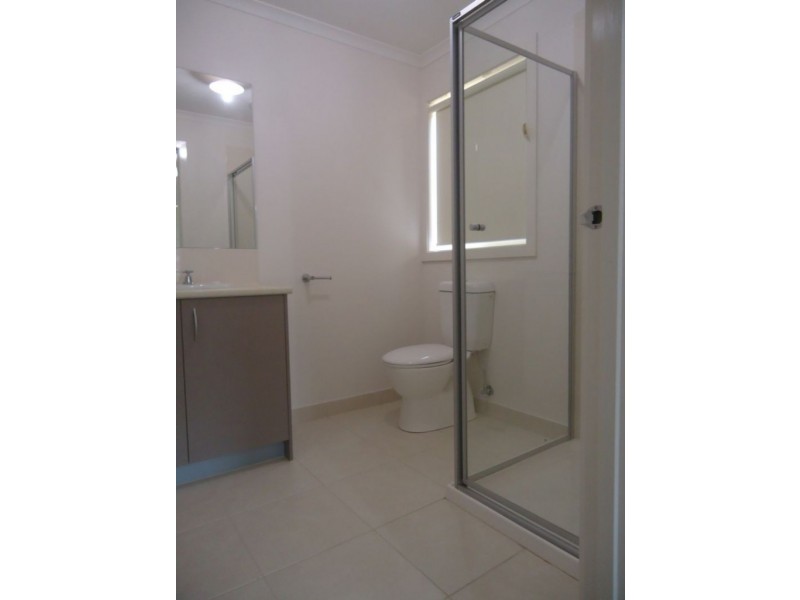 2/6A Barnett Drive, Kangaroo Flat VIC 3555