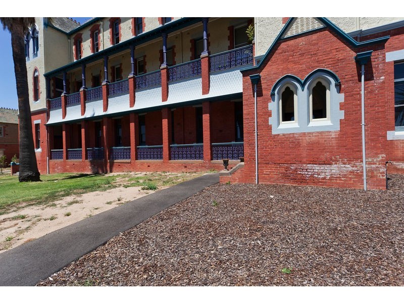 16/190 St Aidans Road, Kennington VIC 3550