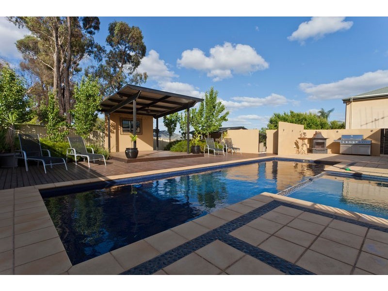 50 Browning Street, Kangaroo Flat VIC 3555