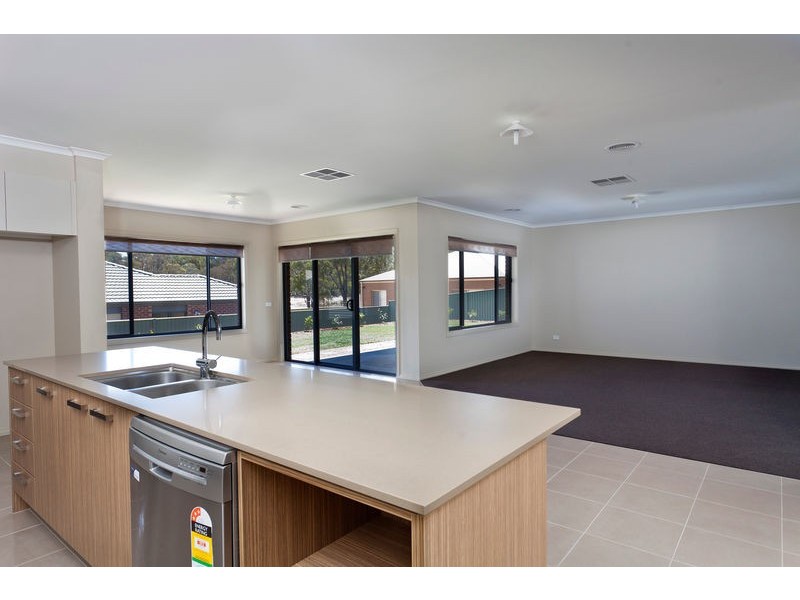 21 McConnell Drive, Junortoun VIC 3551