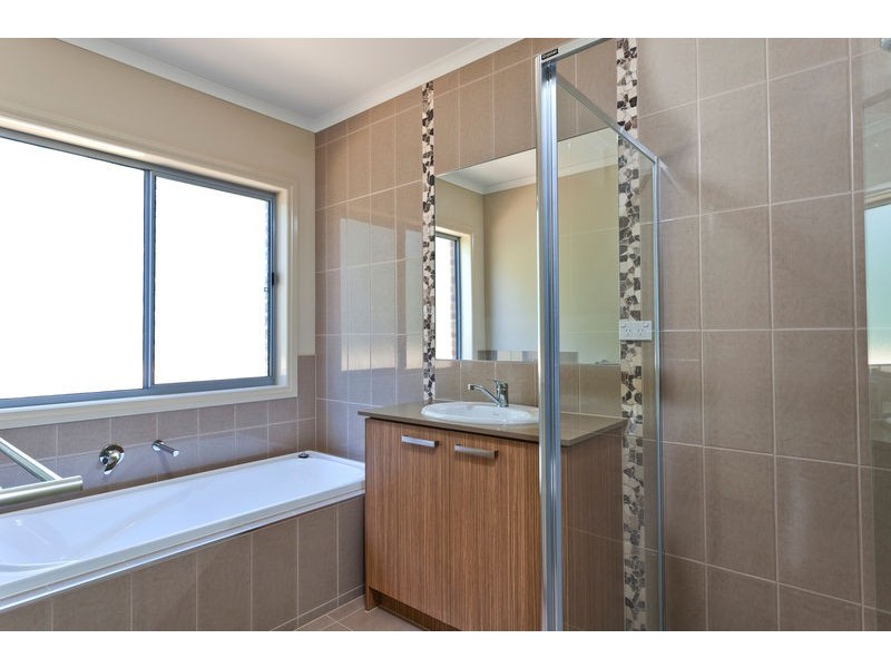 21 McConnell Drive, Junortoun VIC 3551