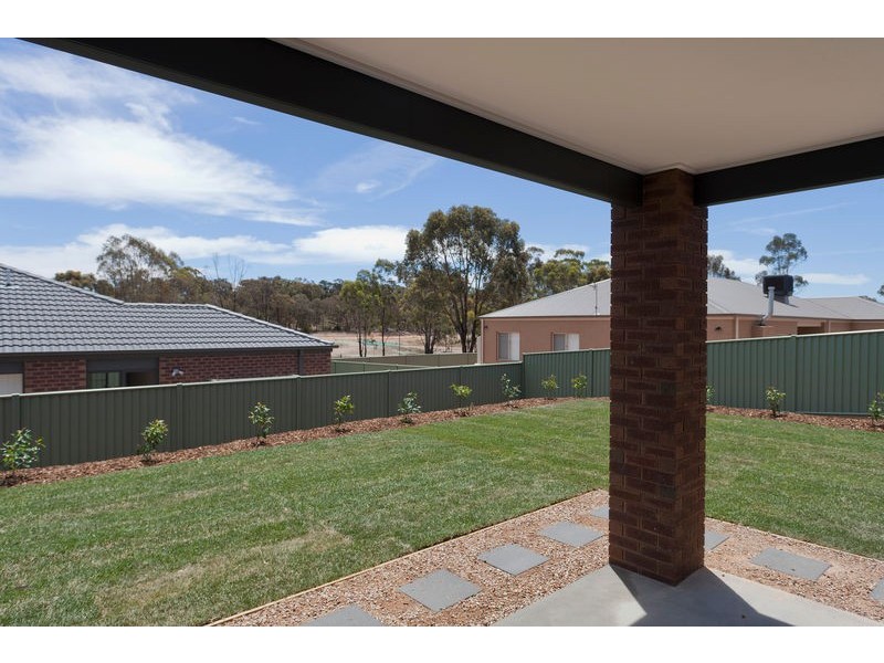 21 McConnell Drive, Junortoun VIC 3551