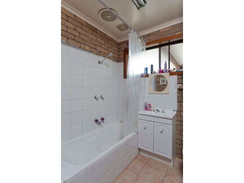 2/3 Nandina Court, Strathdale VIC 3550