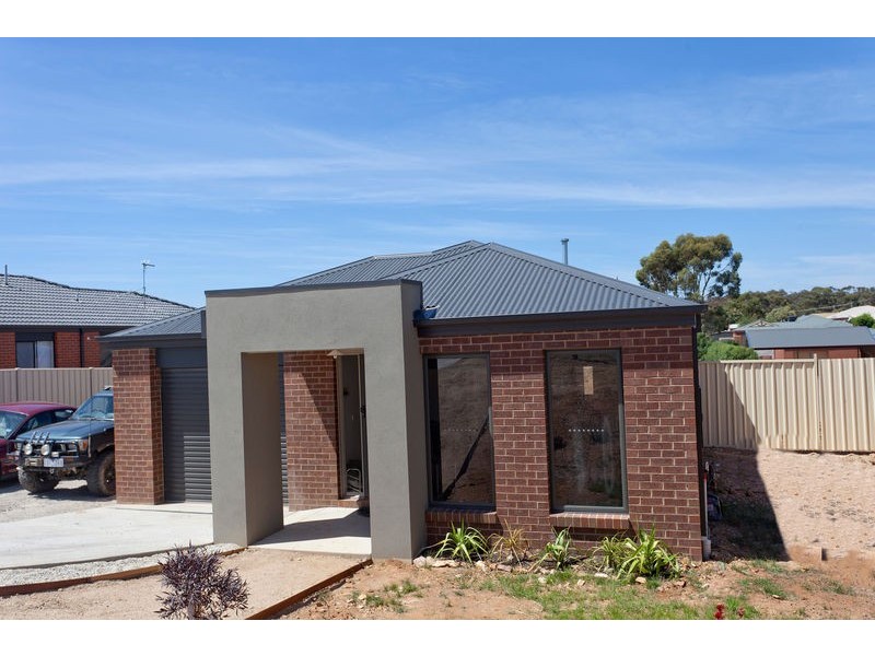 5 Alison Boulevard, Epsom VIC 3551