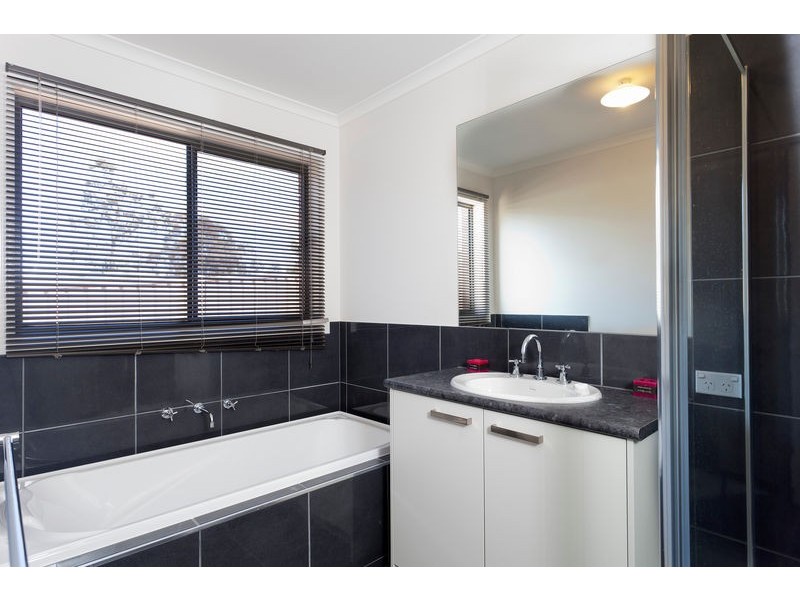 5 Alison Boulevard, Epsom VIC 3551