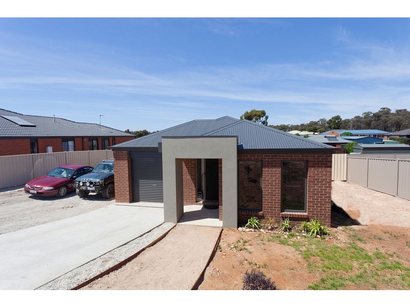 5 Alison Boulevard, Epsom VIC 3551