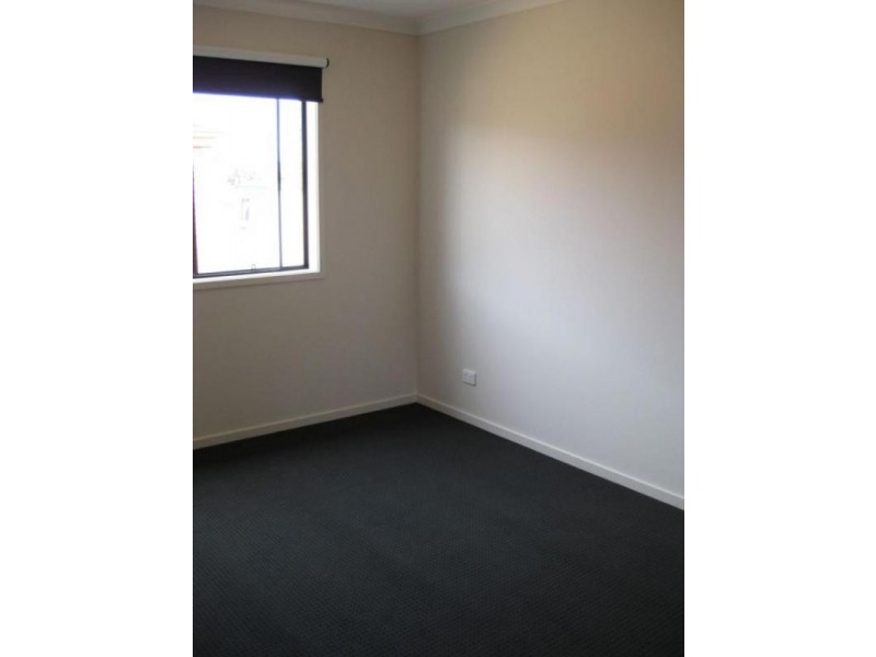 16 Freeman Drive, Kangaroo Flat VIC 3555