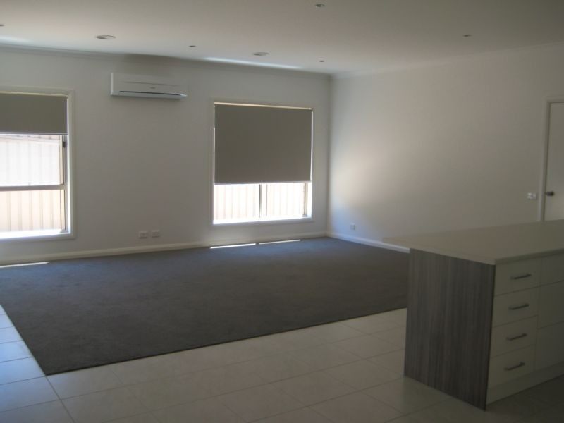 2/27 MacDougall Road, Golden Square VIC 3555