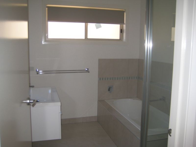 2/27 MacDougall Road, Golden Square VIC 3555