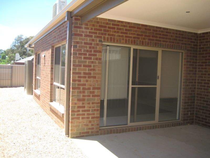 2/27 MacDougall Road, Golden Square VIC 3555