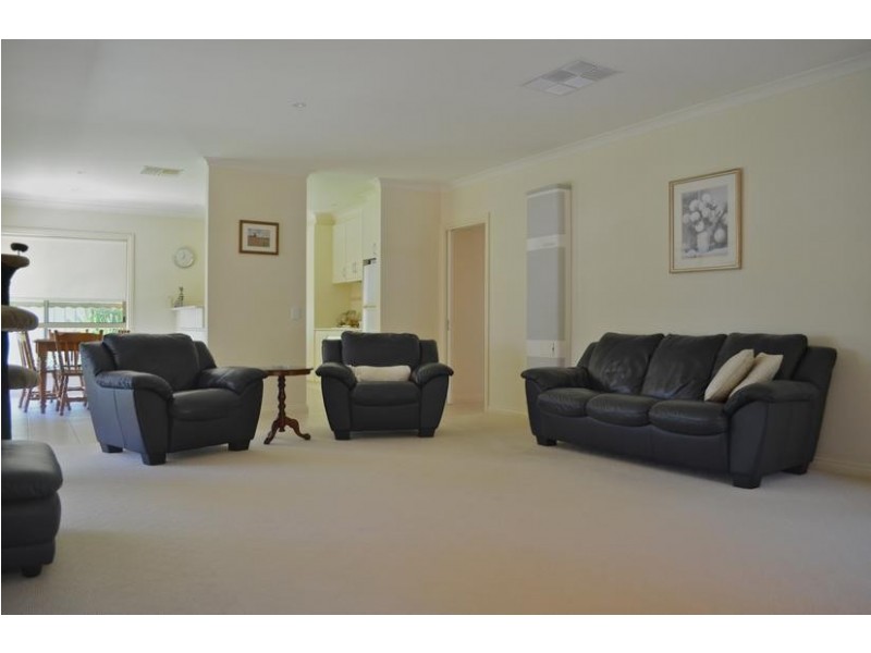 5 Boyd Street, Quarry Hill VIC 3550