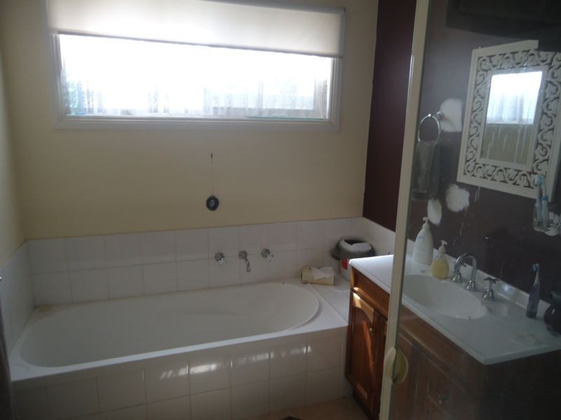 17 Thorpe Street, California Gully VIC 3556