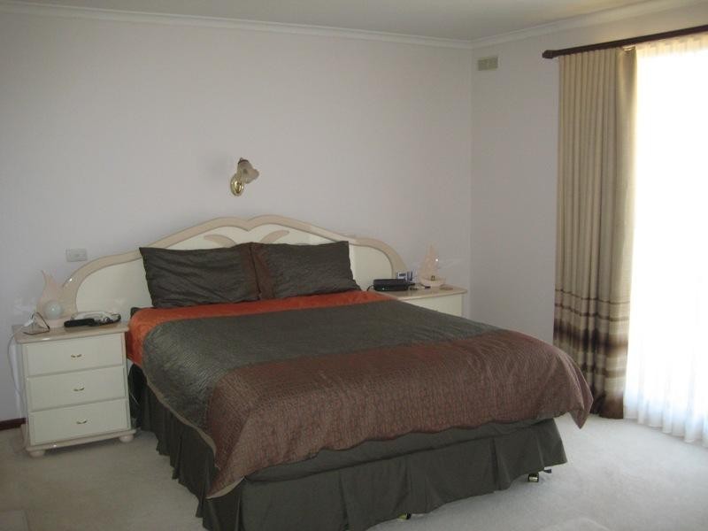9 Louey Drive, White Hills VIC 3550